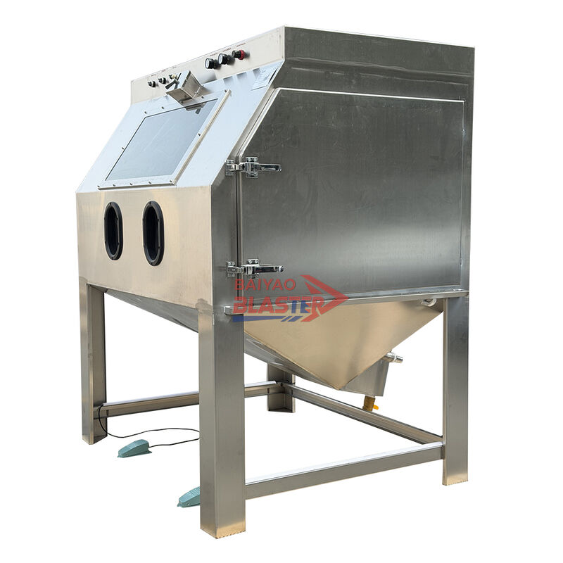 Dégraissage de pièces automobiles par sablage humide (Vapor Blasting) - Cabine de sablage à eau