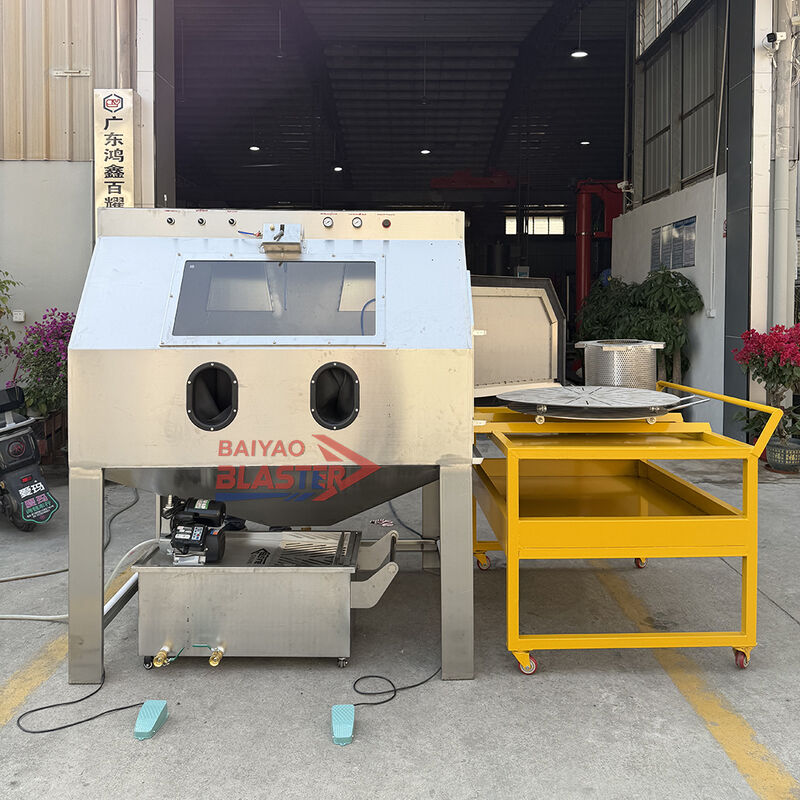 Dégraissage de pièces automobiles par sablage humide (Vapor Blasting) - Cabine de sablage à eau